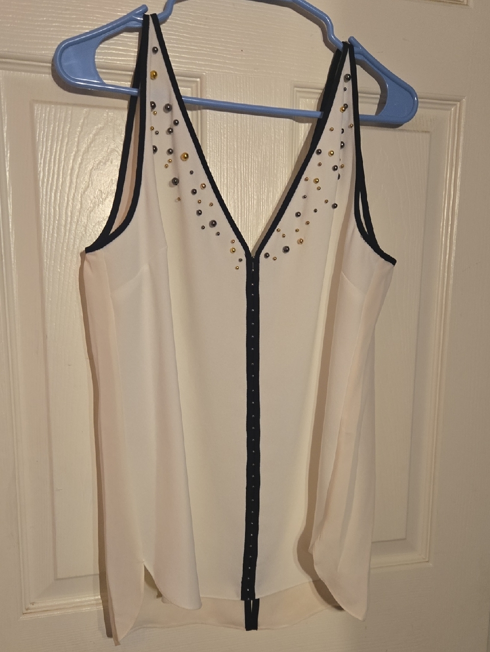 NWT ELLIE TAHARI Sleeveless Cream Beaded V-Neck Top - Classic Chic - MEDIUM